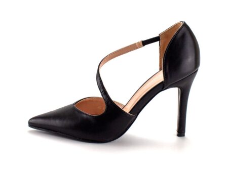 Γόβες Μυτερές με Λοξό Λουράκι Μαύρο