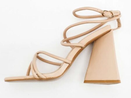 Πέδιλα με Τρίγωνο Τακούνι & Λουράκια