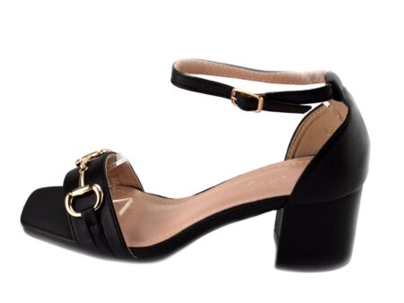 Πέδιλα με χαμηλό τετράγωνο τακούνι και δέσιμο στον αστράγαλο