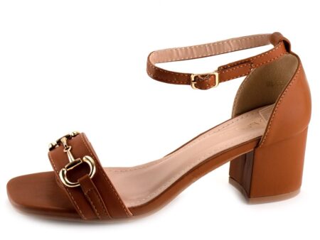 Πέδιλα με χαμηλό τετράγωνο τακούνι και δέσιμο στον αστράγαλο