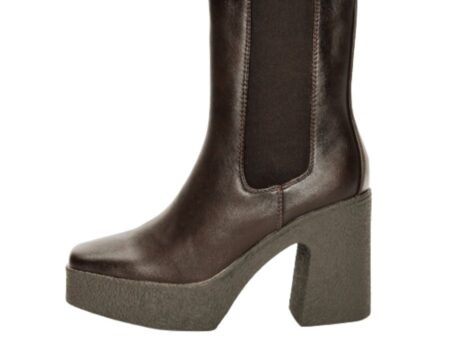 Μποτάκι σε καφέ χρώμα με δίπατη φιάπα