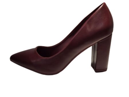 μπορντό γόβα