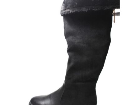 Μπότα με εσωτερική γούνα και φερμουάρ πίσω