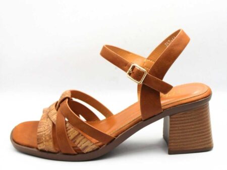 Πέδιλα σε camel χρώμα με χιαστί φάσα