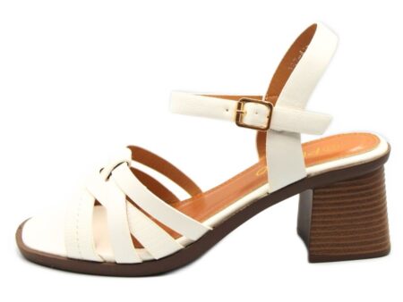 Πέδιλα σε λευκό χρώμα με χιαστί φάσα