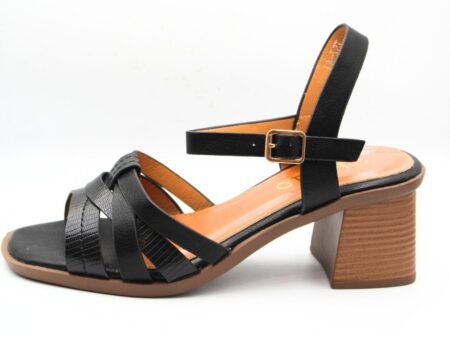Πέδιλα σε μαύρο χρώμα με χιαστί φάσα