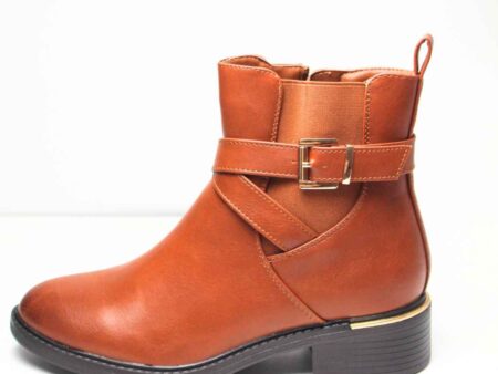 Μποτάκι κάμελ με διπλή αγκραφα στο πλαι