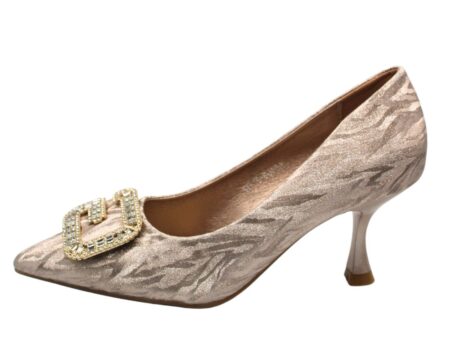 Γόβα με ιδιαίτερο τακούνι και διακοσμητικό