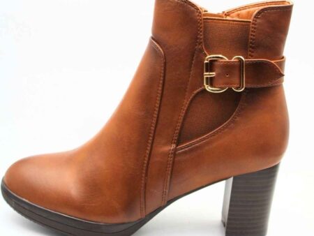 Μποτίνι δερματίνη με τακούνι και αγκράφα