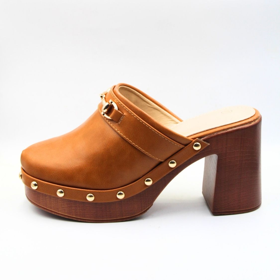 Τσόκαρα με χρυσή αλυσίδα