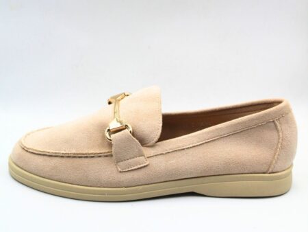 Μοκασίνια Suede σε μπεζ χρώμα και χρυσή αλυσίδα