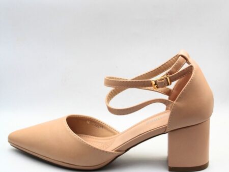 Γόβα δερματίνη με μύτη χιαστό λουράκι και τετράγωνο τακούνι