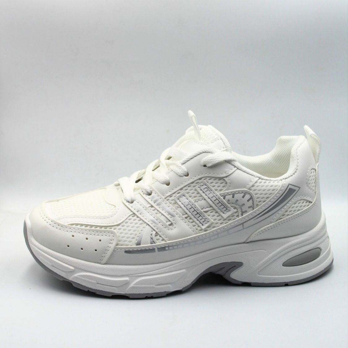 Sneakers Σε Συνδυασμό Υλικών