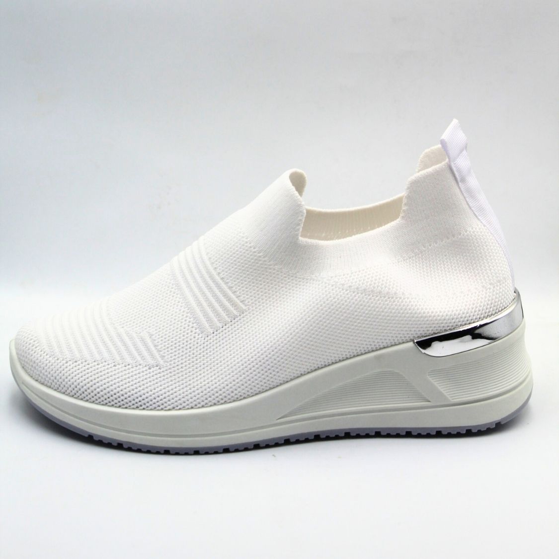 Sneakers κάλτσα με ασημένια λεπτομέρεια στη φτέρνα