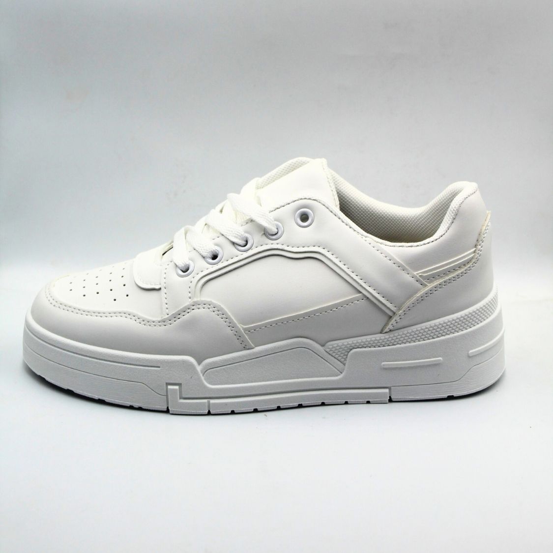 Sneakers λευκό με κορδόνι