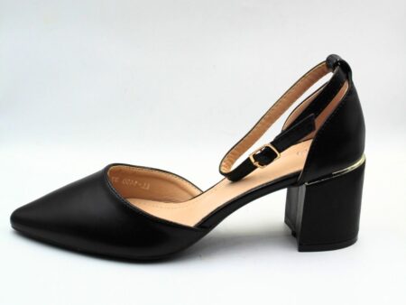 Γόβα με μπαρέτα και χρυσή λεπτομέρεια στο τακούνι