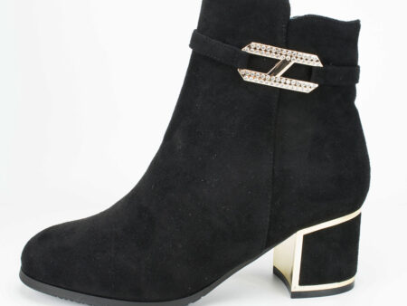 Μαύρα Μποτάκια Αστραγάλου με Διακοσμητική Αγκράφα στο πλάι