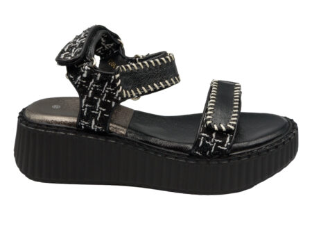 Μαύρα flatform σανδάλια με κεντητά λουράκια και velcro