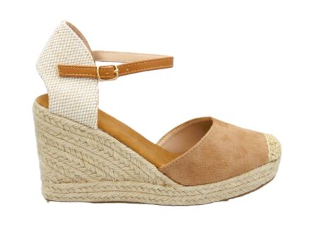 ΓΥΝΑΙΚΕΙΕΣ ΕΣΠΑΝΤΡΙΓΙΕΣ ΜΕ ΠΛΑΤΦΟΡΜΑ